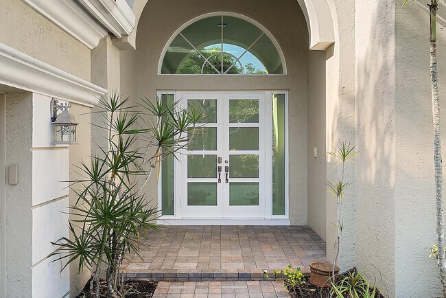 Foto del edificio - 8988 Lakes Blvd