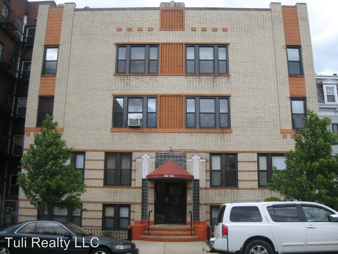 Primary Photo - 62 Kensington Ave