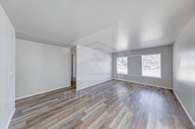 Building Photo - 3224 Welch Dr