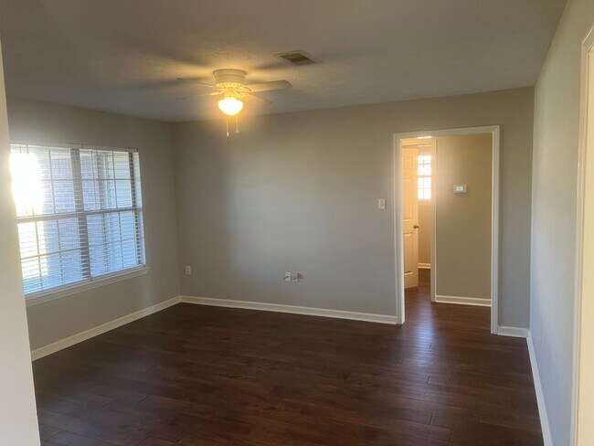 Foto del edificio - 3 Bed 2 Bath Home