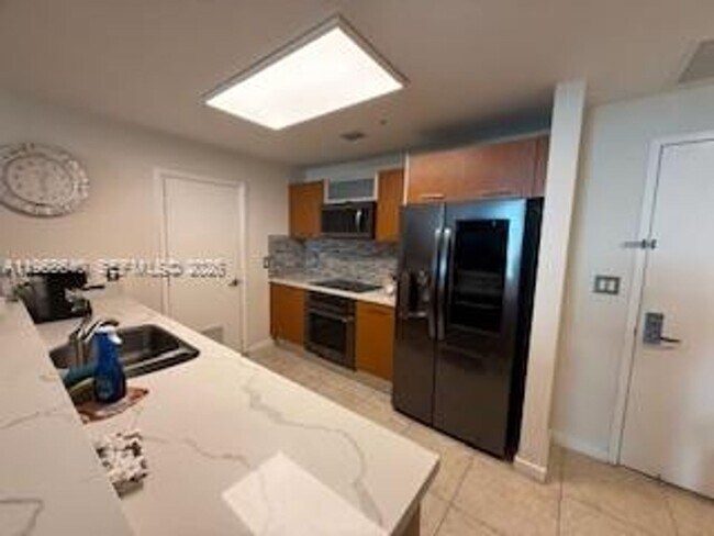 Foto del edificio - 9066 SW 73rd Ct