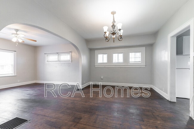 Building Photo - 1619 E Tabor St