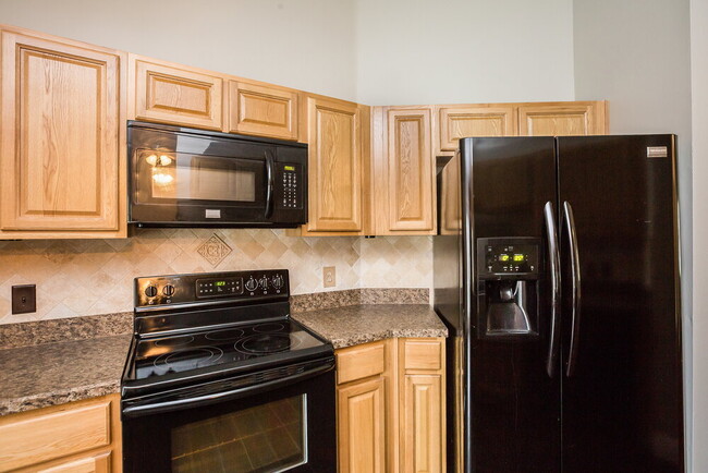 Building Photo - 708 Hyssop Pl