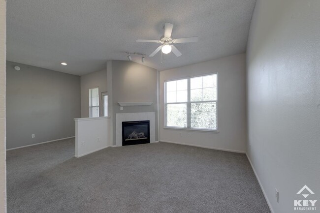 A2 - living room - La Crosse Apartments