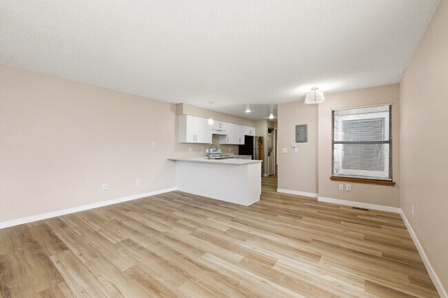 Building Photo - Spacious 1-Bedroom Condo in Aurora with Community Amenities
