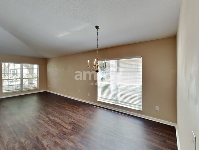 Foto del edificio - 11315 Misty Isle Ln