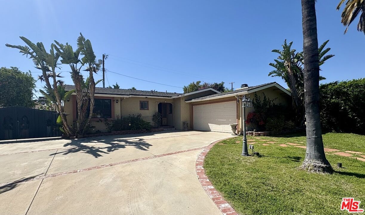 Foto principal - 8351 Oso Ave