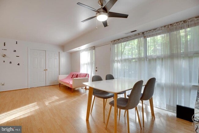 Foto del edificio - 7741 Donnybrook Ct