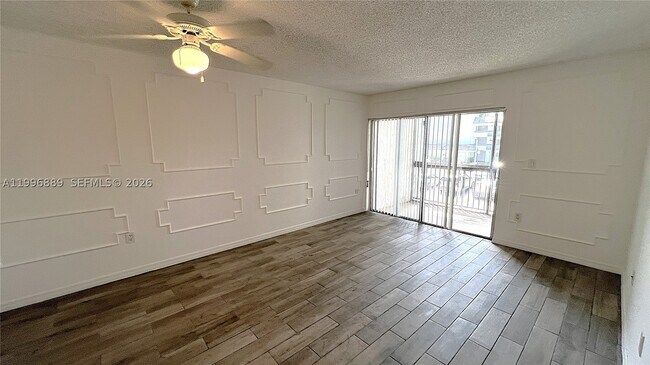 Foto del edificio - 711 N Pine Island Rd