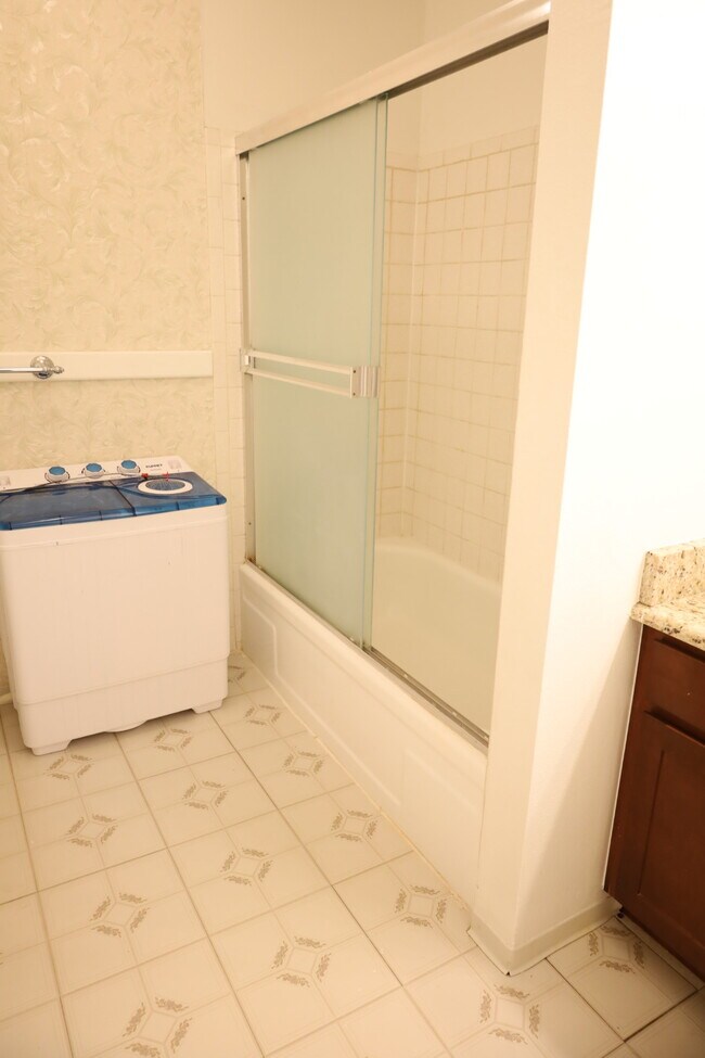 Portable washer - 7755 E Quincy Ave