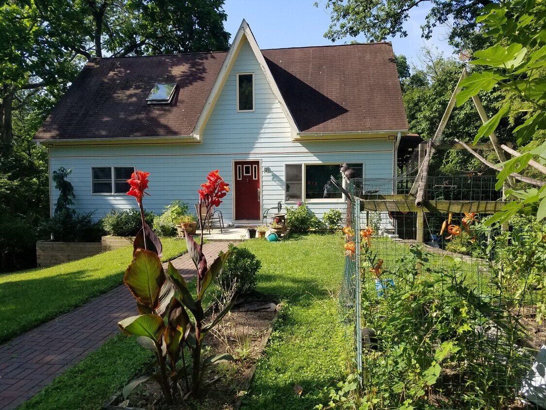Primary Photo - 415 Ethan Allen Ave