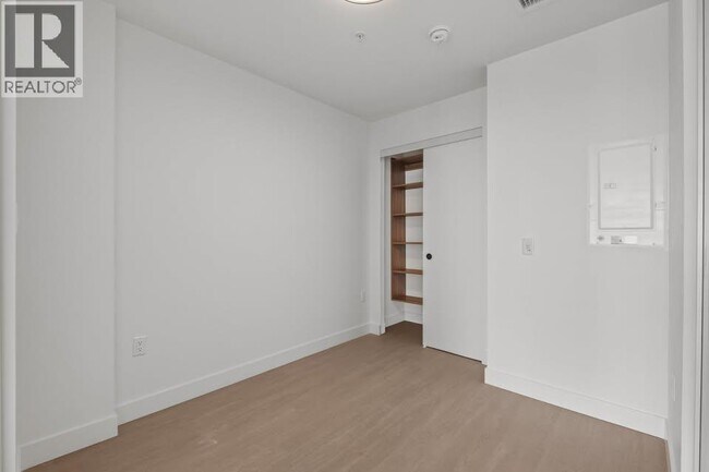 Building Photo - 422-422 E 3rd St