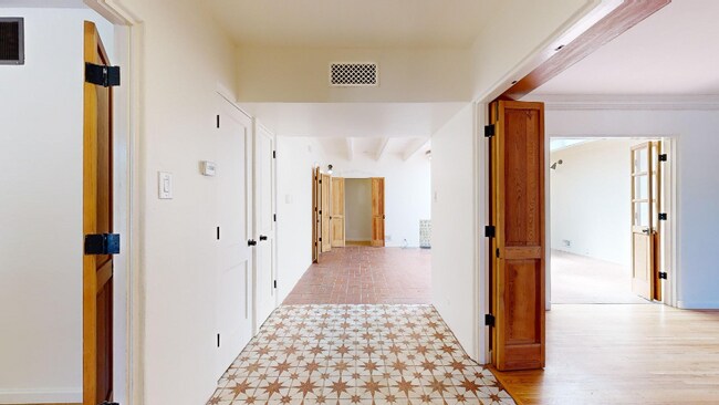 Foto del edificio - 3600 Mackland Ave NE