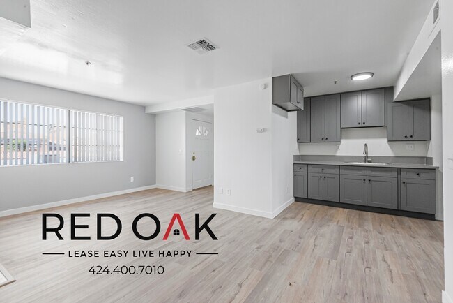 Building Photo - ~1 Month FREE~ Stunning Top Floor Two Bedr...