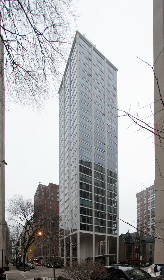 Building Photo - Astor Towers