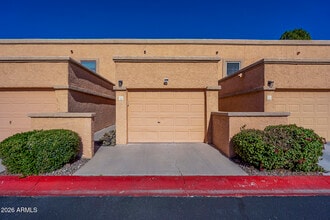 Building Photo - 815 E Grovers Ave