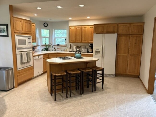 Building Photo - Relax and Unwind in This Beautiful Gig Harbor Rental