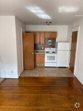 Building Photo - 644 Orange St