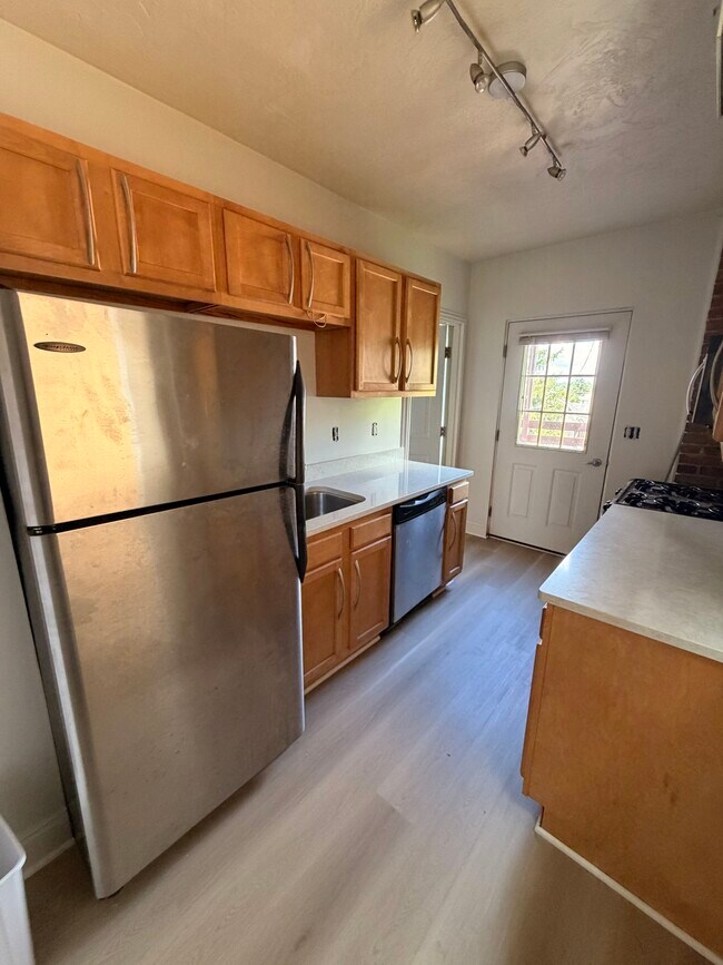 Cocina - 128 Cohassett St