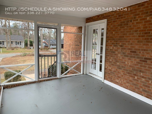 Building Photo - 1316 Lakewood Dr