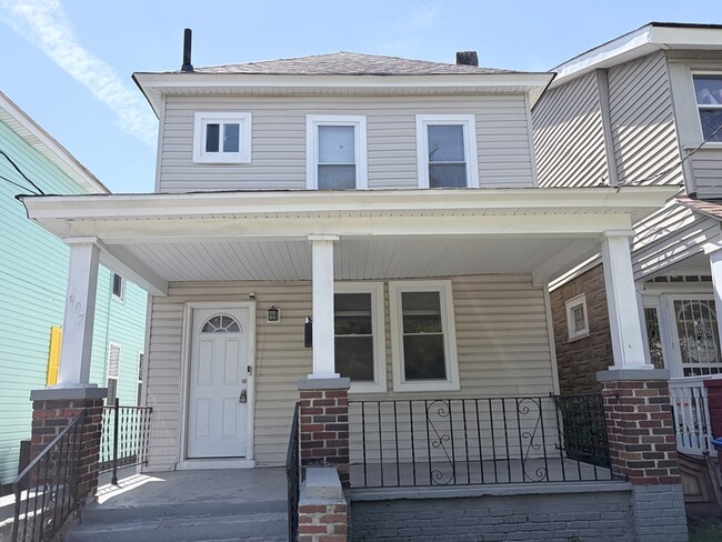 Photo - 907 Rugby St House