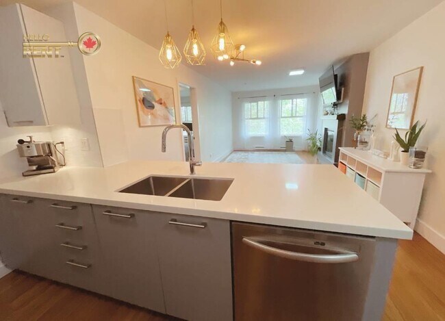Photo du bâtiment - 3355-3355 Rosemary Heights Dr