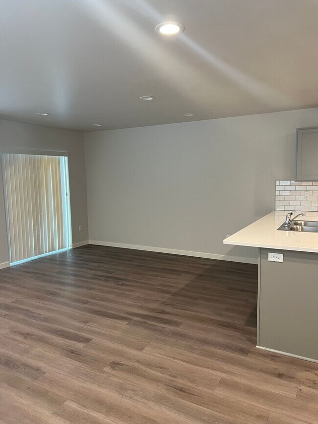 Foto del edificio - 5300 Smitten Street 1-4