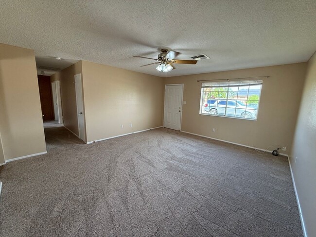 Building Photo - Pool Home in Ponderosa Valley!