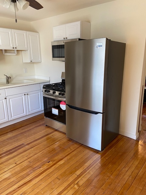 Kitchen - 19 Essex Ave