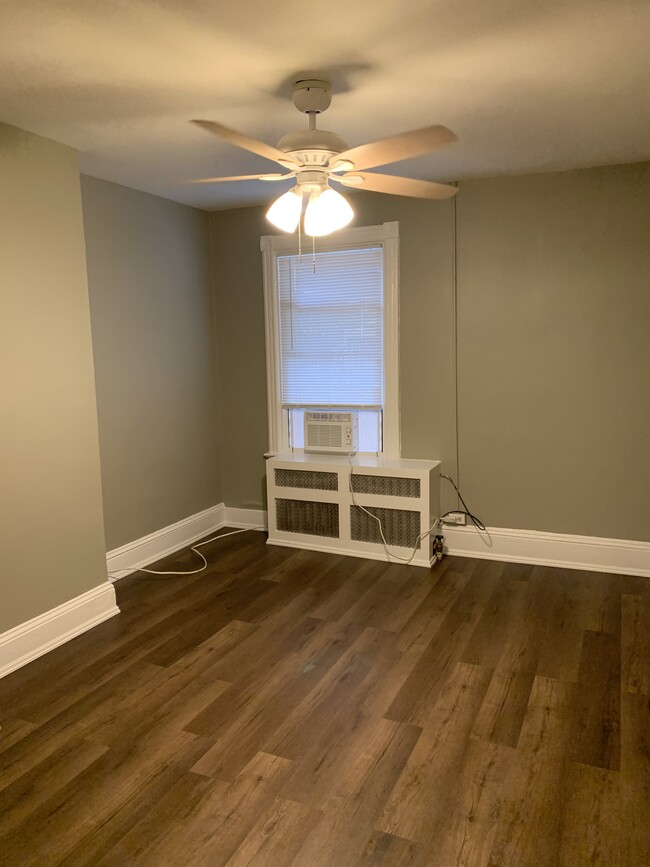 Building Photo - 1829 Swann St Northwest