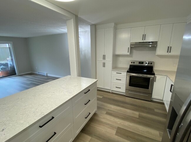 Building Photo - 4728 Uplands Dr