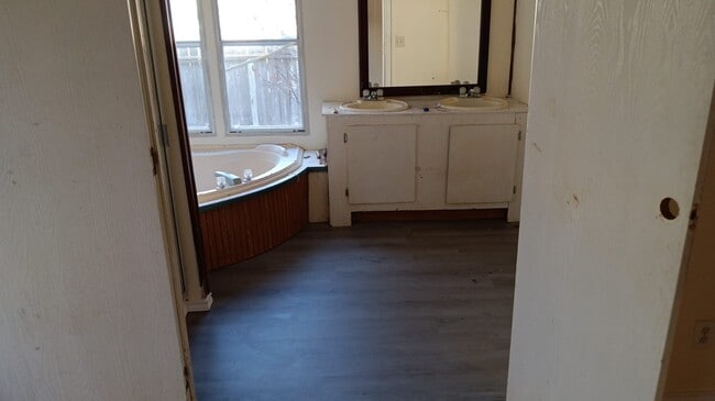 +AZULEJOS IMPERMEABLES PARA LA DUCHA (INDEPENDIENTE) - 20331 Mountaindale Dr