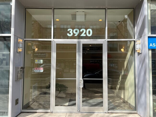 Building Photo - 3920 N Sheridan Rd