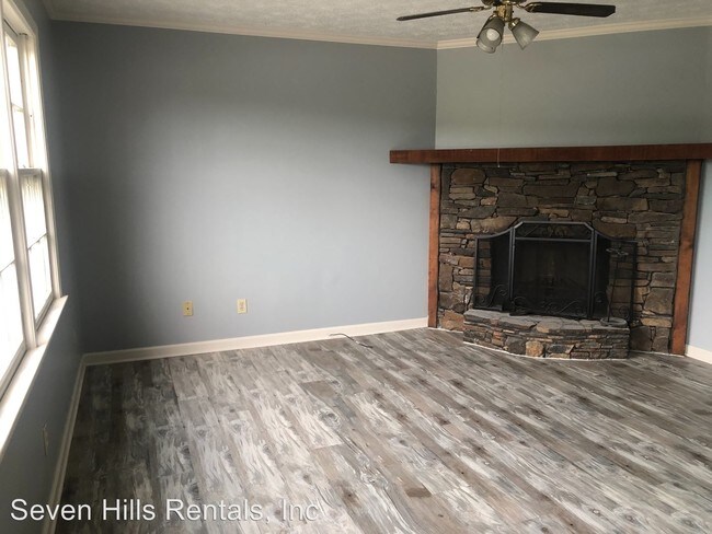 Building Photo - 309 Chateau Dr SE