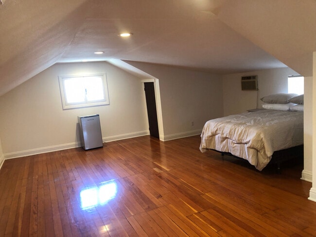 Building Photo - 2650 Van Buren Pl