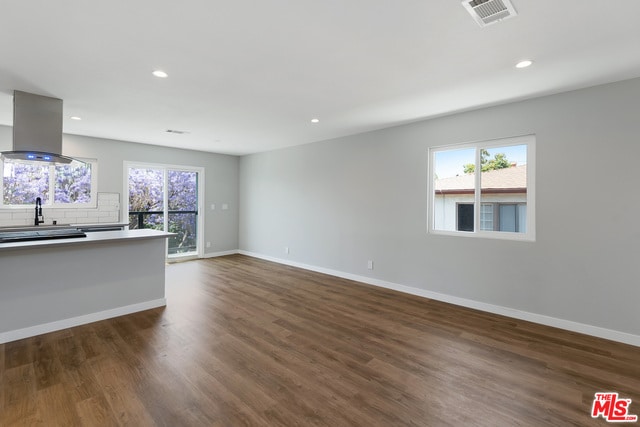 Building Photo - 5847 Willoughby Ave