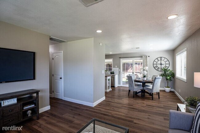 Foto del edificio - 3 br, 1.5 bath House - 5764 Idlewild Avenue