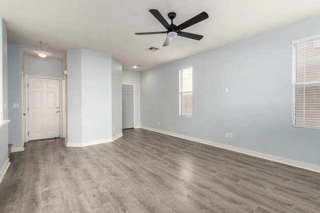 Building Photo - 3 Bedroom Townhome in Gated community The View at Black Mountain