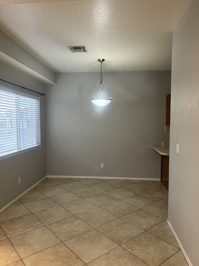 Building Photo - 85 Falcon Feather Way