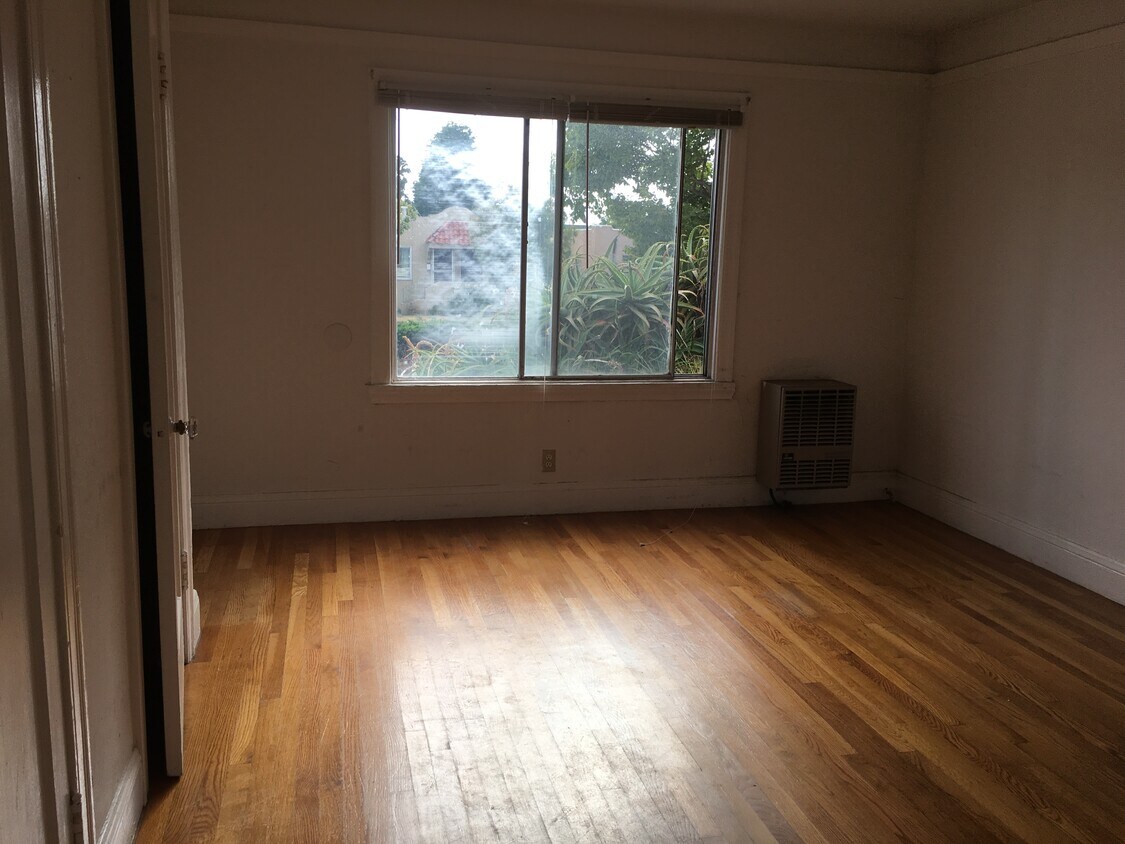 Primary Photo - 2691 Sacramento St
