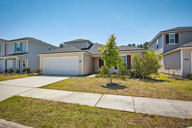 Building Photo - Beautiful Open Layout 4 Bed, 3 Full Bath | A True Masterpiece Backing to a Peaceful Pond with Mod...