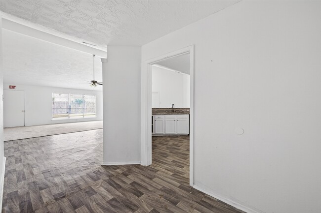 Building Photo - 8203 Lone Quail Dr