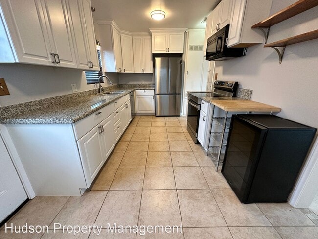 Building Photo - 3 br, 1 bath House - 903 W. Olive Ave. - 1...