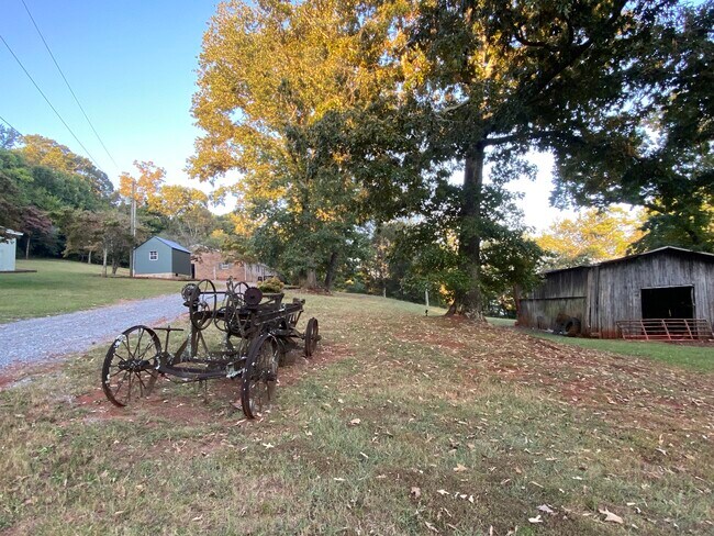 Building Photo - 1544 Hiwassee Rd