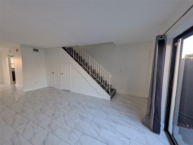 Foto del edificio - 2456 NW 52nd Ave