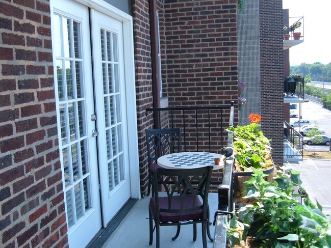 Foto del edificio - 5630 Pershing Ave