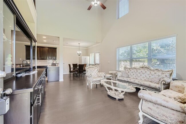 Building Photo - 2304 S Lakeline Blvd