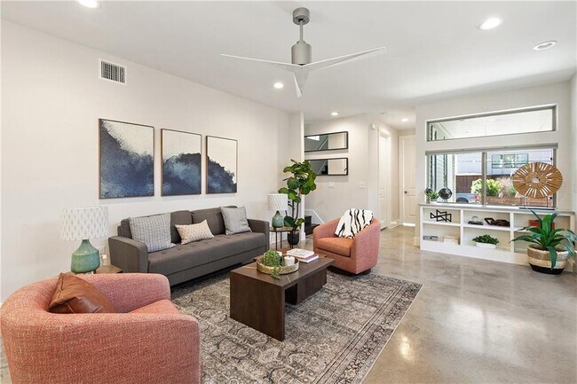 Foto del edificio - 2702 Crest Ave