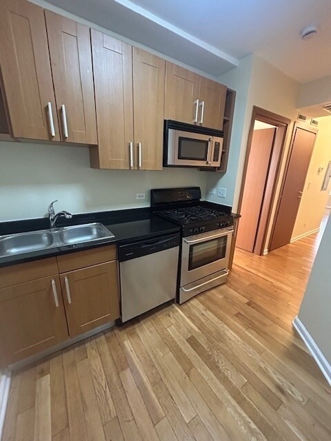 Foto del edificio - 3103 W Lawrence Ave