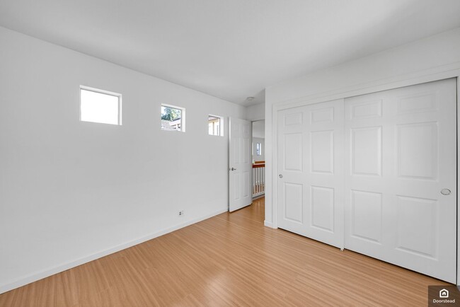 Building Photo - 1776 Wayne Cir